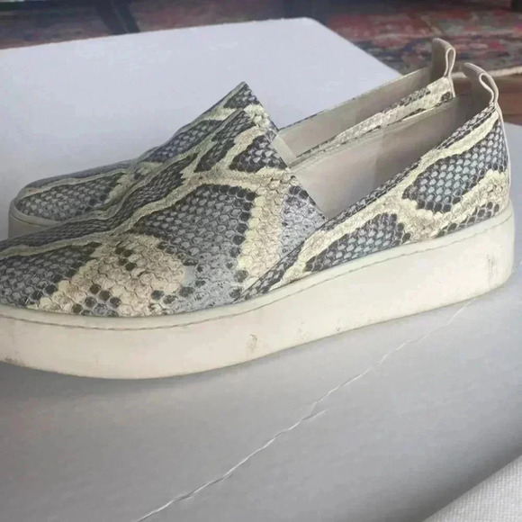 Vince Saxon Snakeskin Embossed Leather Platform - Picture 3 of 12